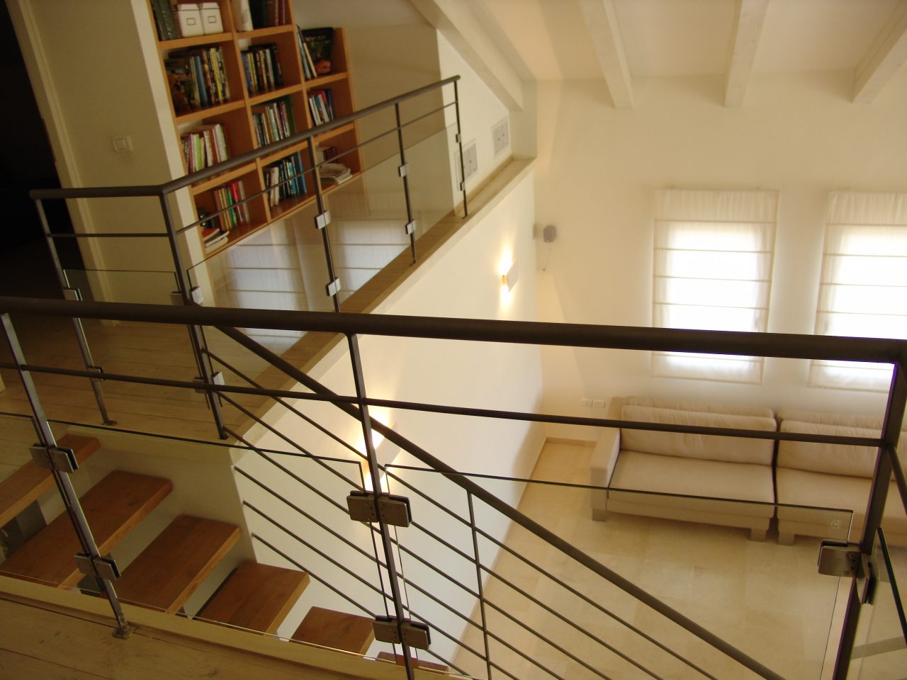 מבט מפינת העבודה